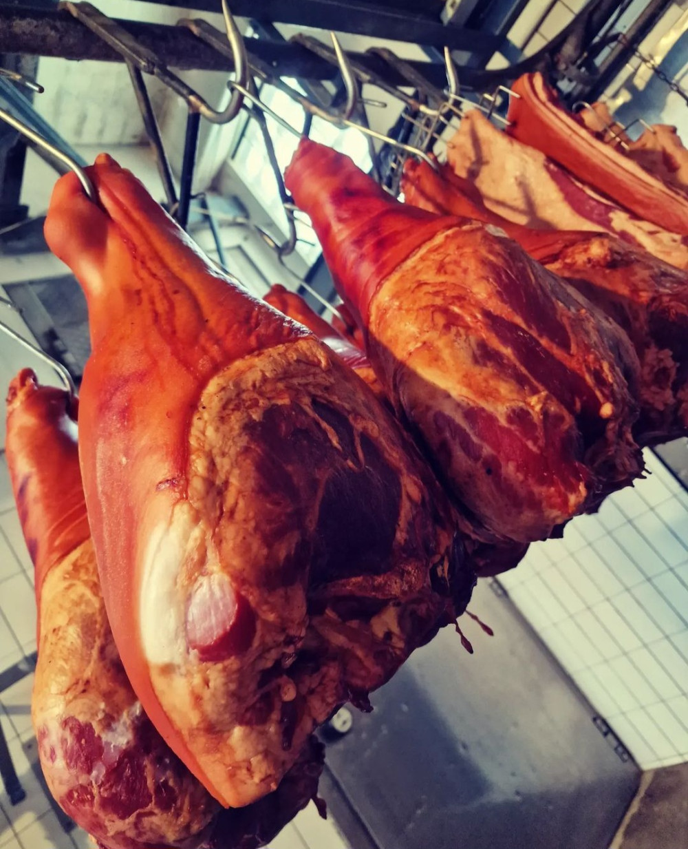 Bi üs i dr Metzgerei geit's nümme nume ums Fleisch